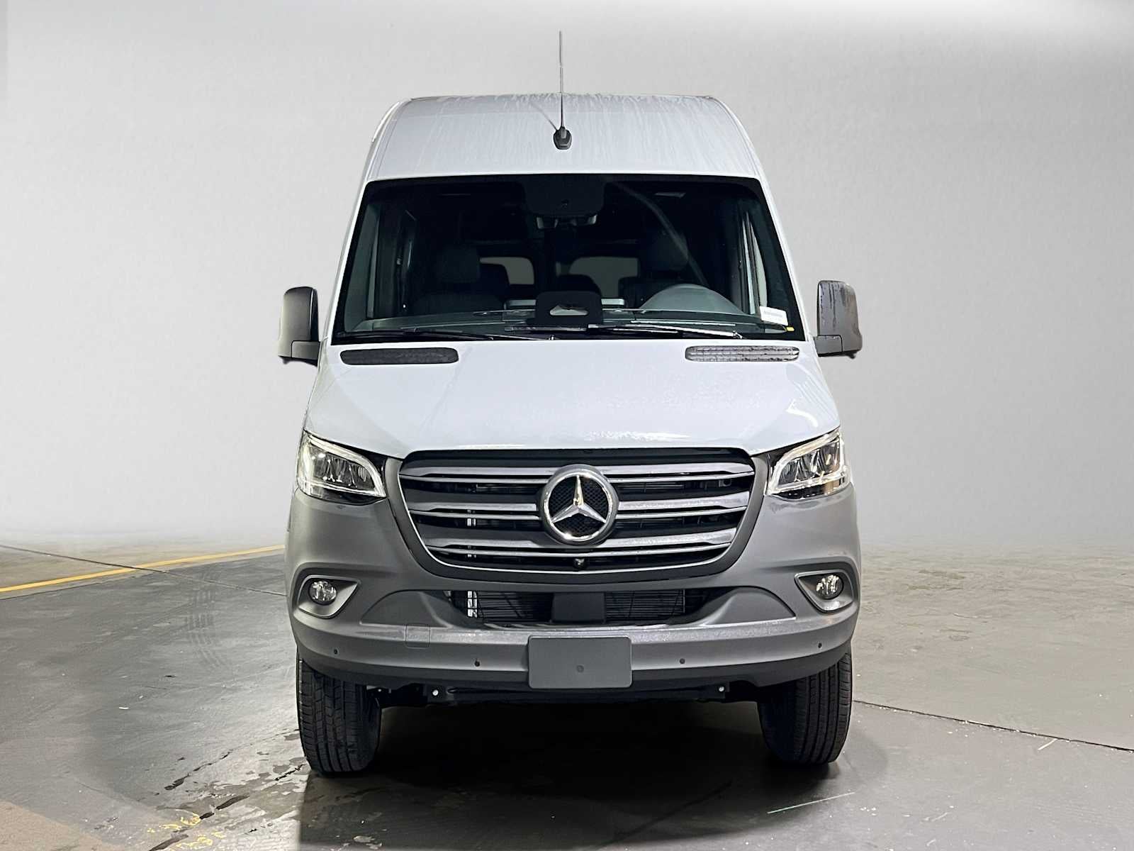 2026 Mercedes-Benz Sprinter Passenger 2500 Standard Roof I4 Diesel HO 144 AWD