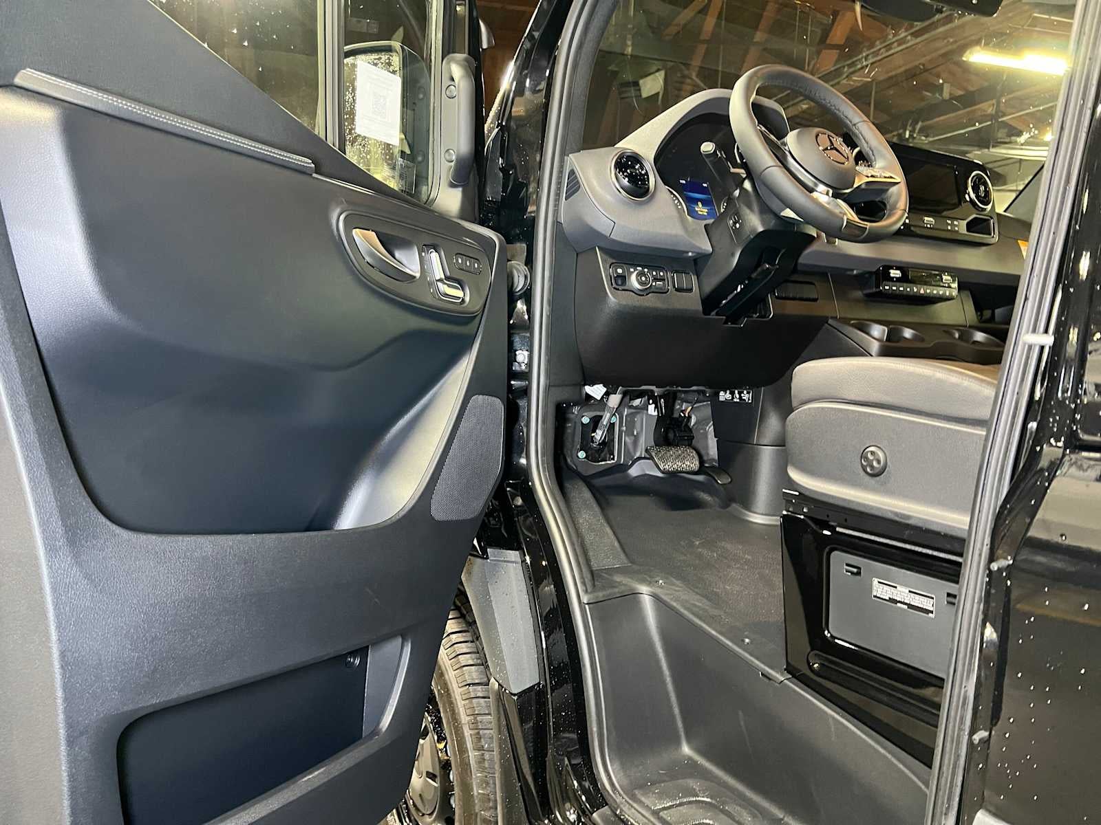 2026 Mercedes-Benz Sprinter Passenger Van 2500 Standard Roof I4 Diesel HO 144 AWD