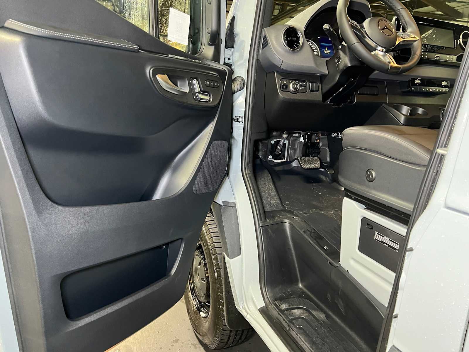 2026 Mercedes-Benz Sprinter Passenger 2500 Standard Roof I4 Diesel HO 144 AWD