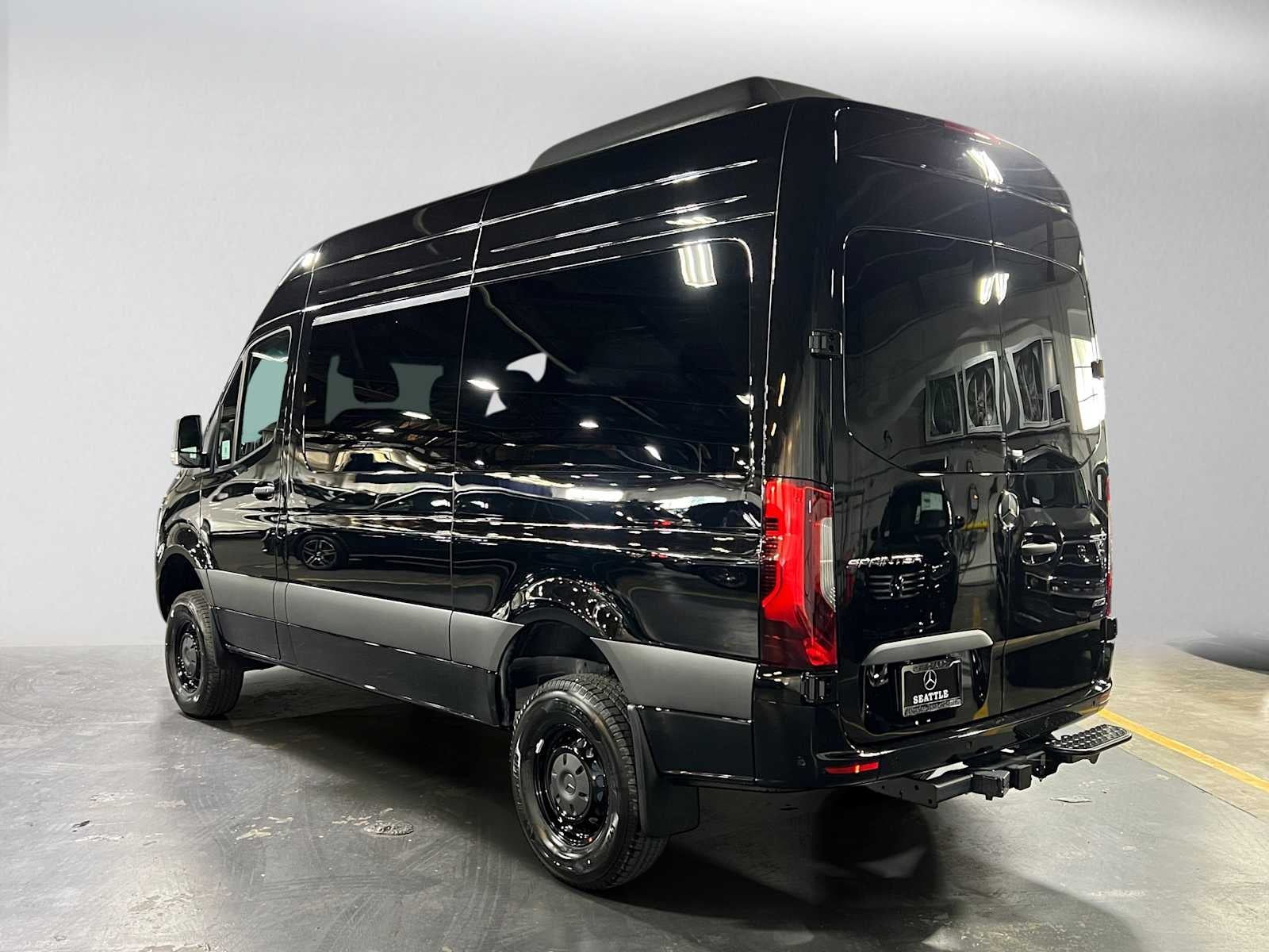 2026 Mercedes-Benz Sprinter Passenger 2500 Standard Roof I4 Diesel HO 144 AWD