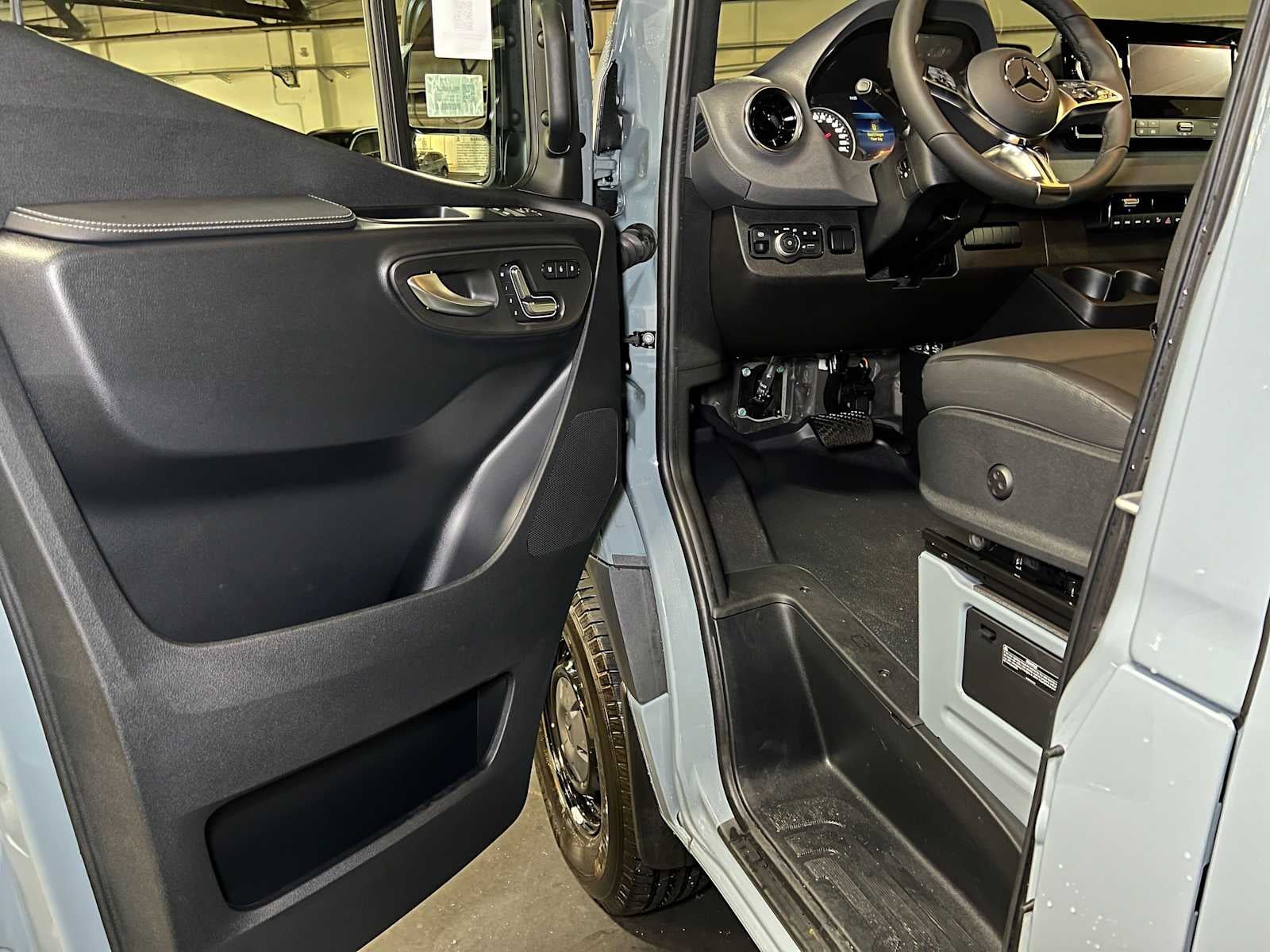 2026 Mercedes-Benz Sprinter Passenger 2500 Standard Roof I4 Diesel HO 144 AWD