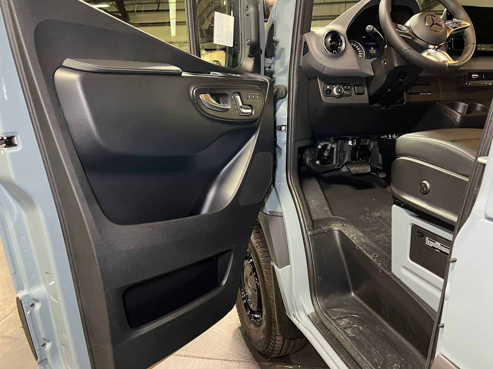 2026 Mercedes-Benz Sprinter Passenger 2500 Standard Roof I4 Diesel HO 144 AWD