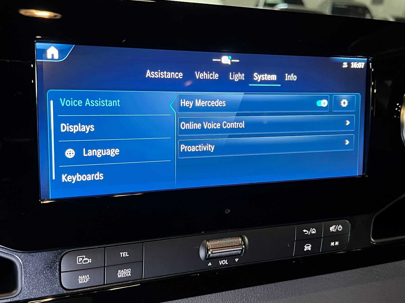 2026 Mercedes-Benz Sprinter Passenger 2500 Standard Roof I4 Diesel HO 144 AWD