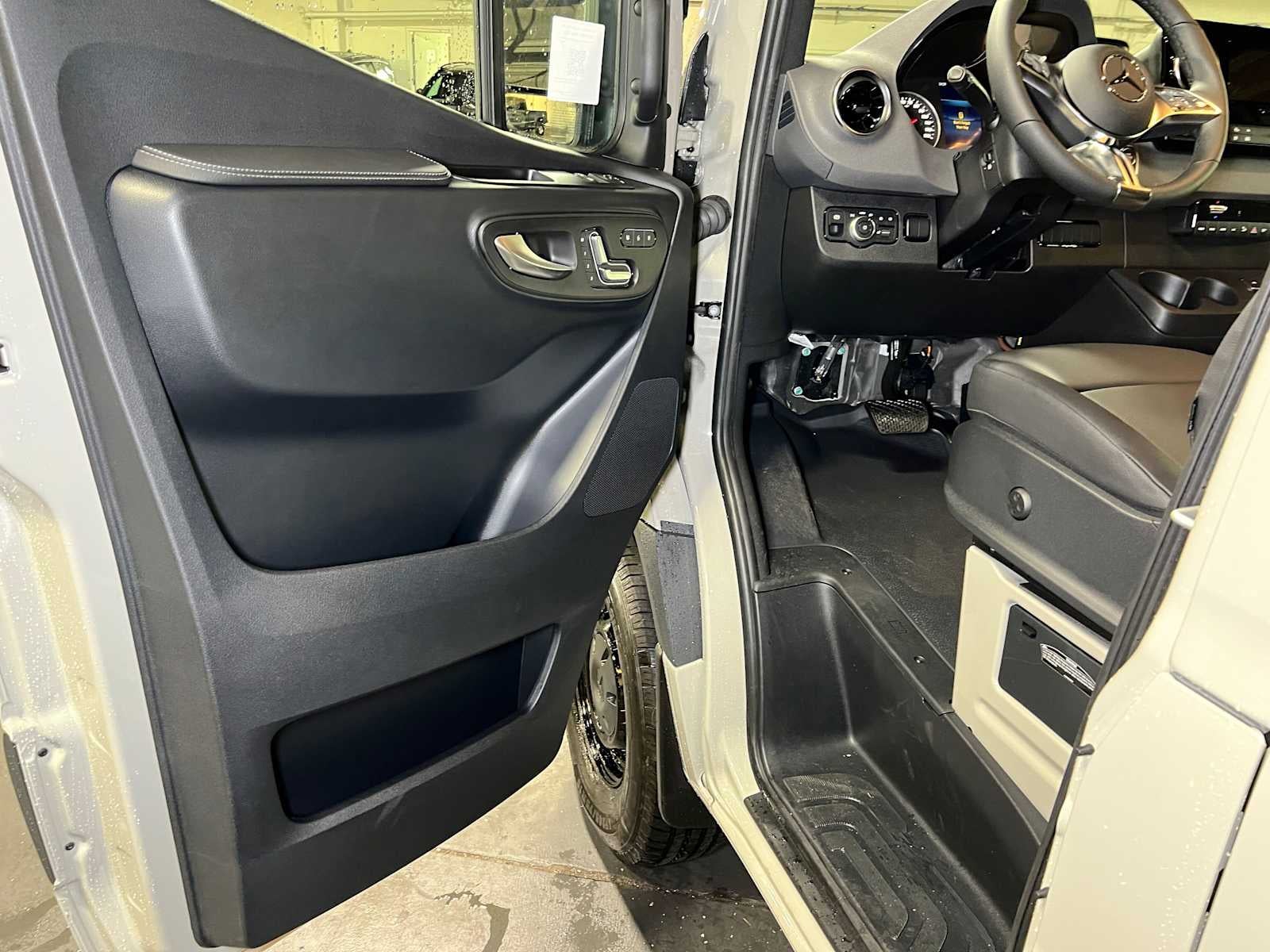 2026 Mercedes-Benz Sprinter Passenger Van 2500 Standard Roof I4 Diesel HO 144 AWD