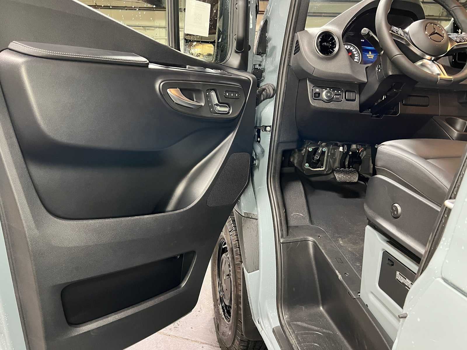 2026 Mercedes-Benz Sprinter Passenger Van 2500 Standard Roof I4 Diesel HO 144 AWD
