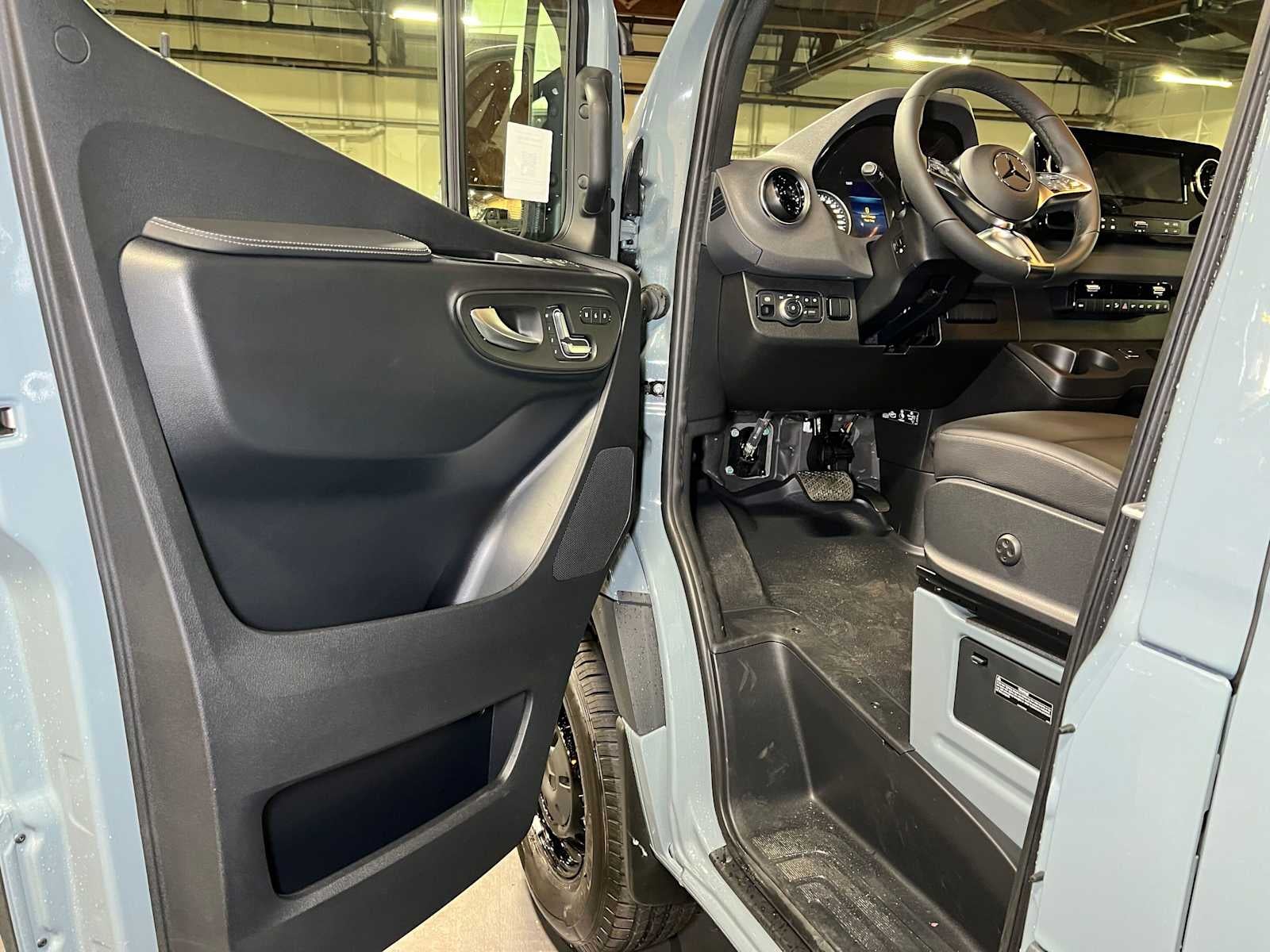 2026 Mercedes-Benz Sprinter Passenger Van 2500 Standard Roof I4 Diesel HO 144 AWD