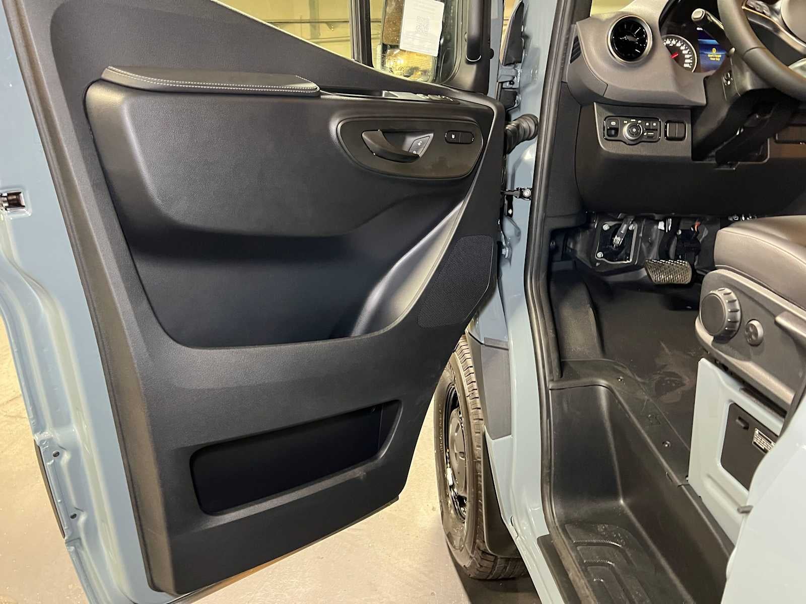 2026 Mercedes-Benz Sprinter Passenger 2500 Standard Roof I4 Diesel HO 144 AWD