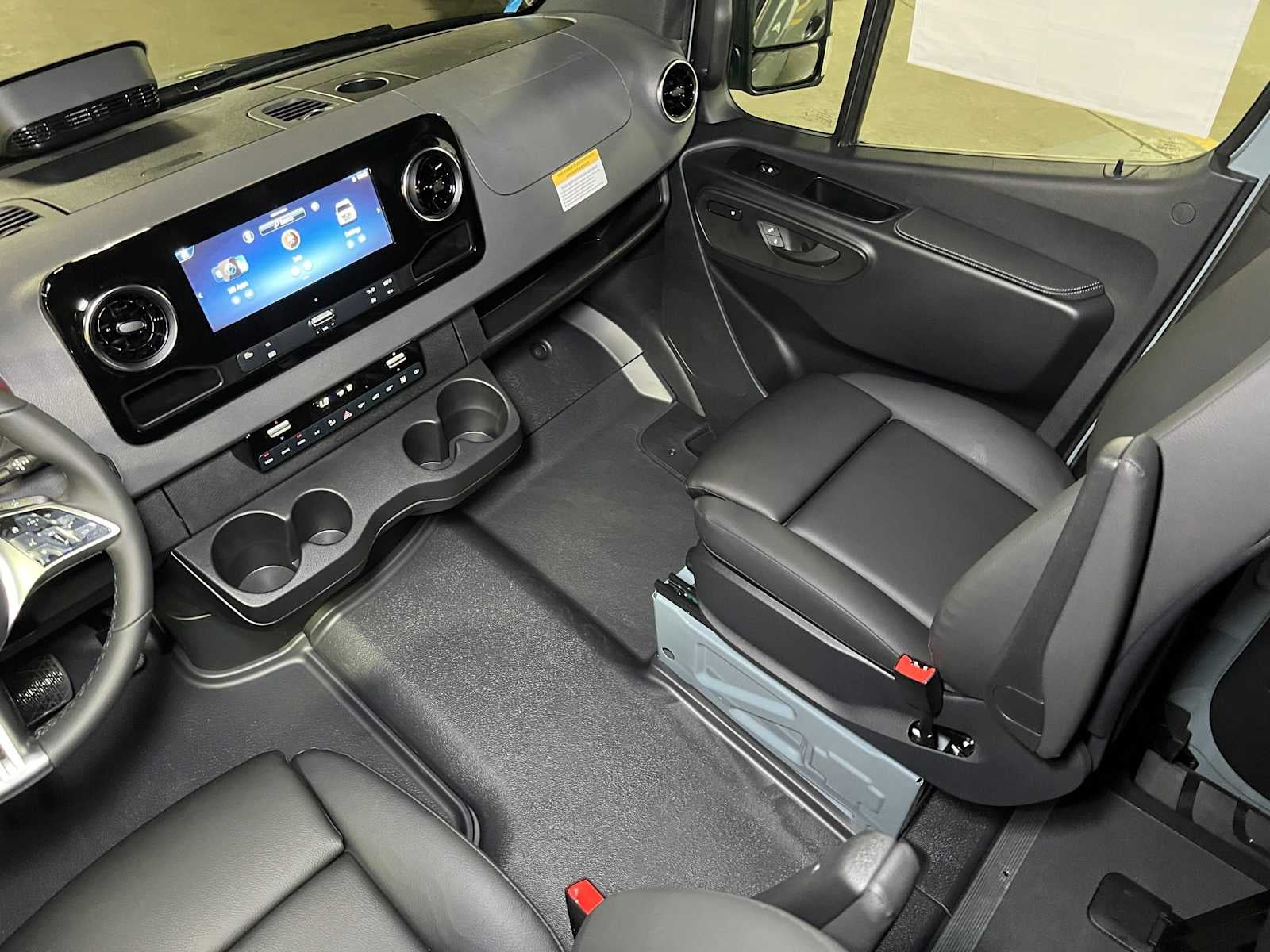 2026 Mercedes-Benz Sprinter Passenger 2500 Standard Roof I4 Diesel HO 144 AWD