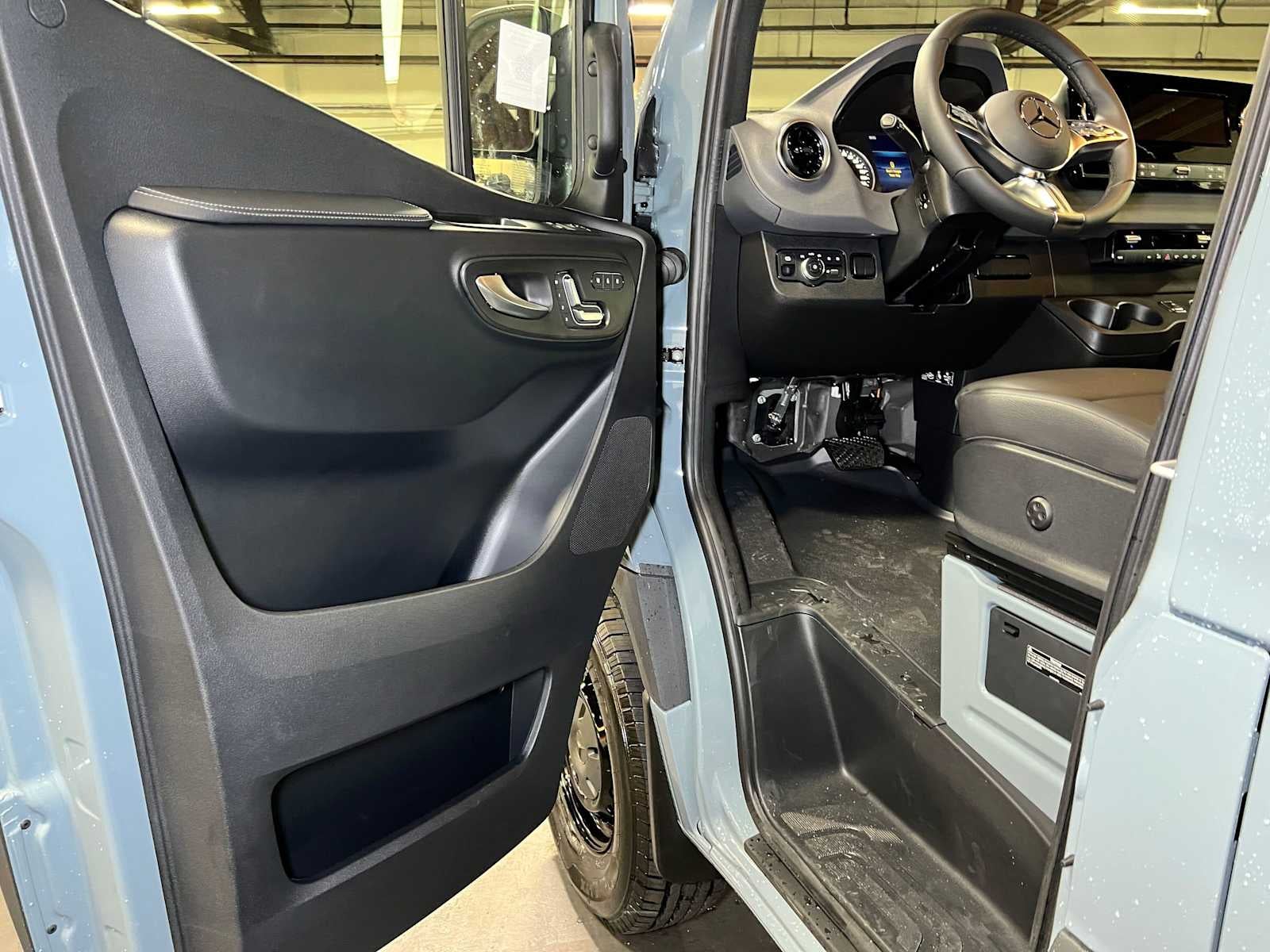 2026 Mercedes-Benz Sprinter Passenger Van 2500 Standard Roof I4 Diesel HO 144 AWD
