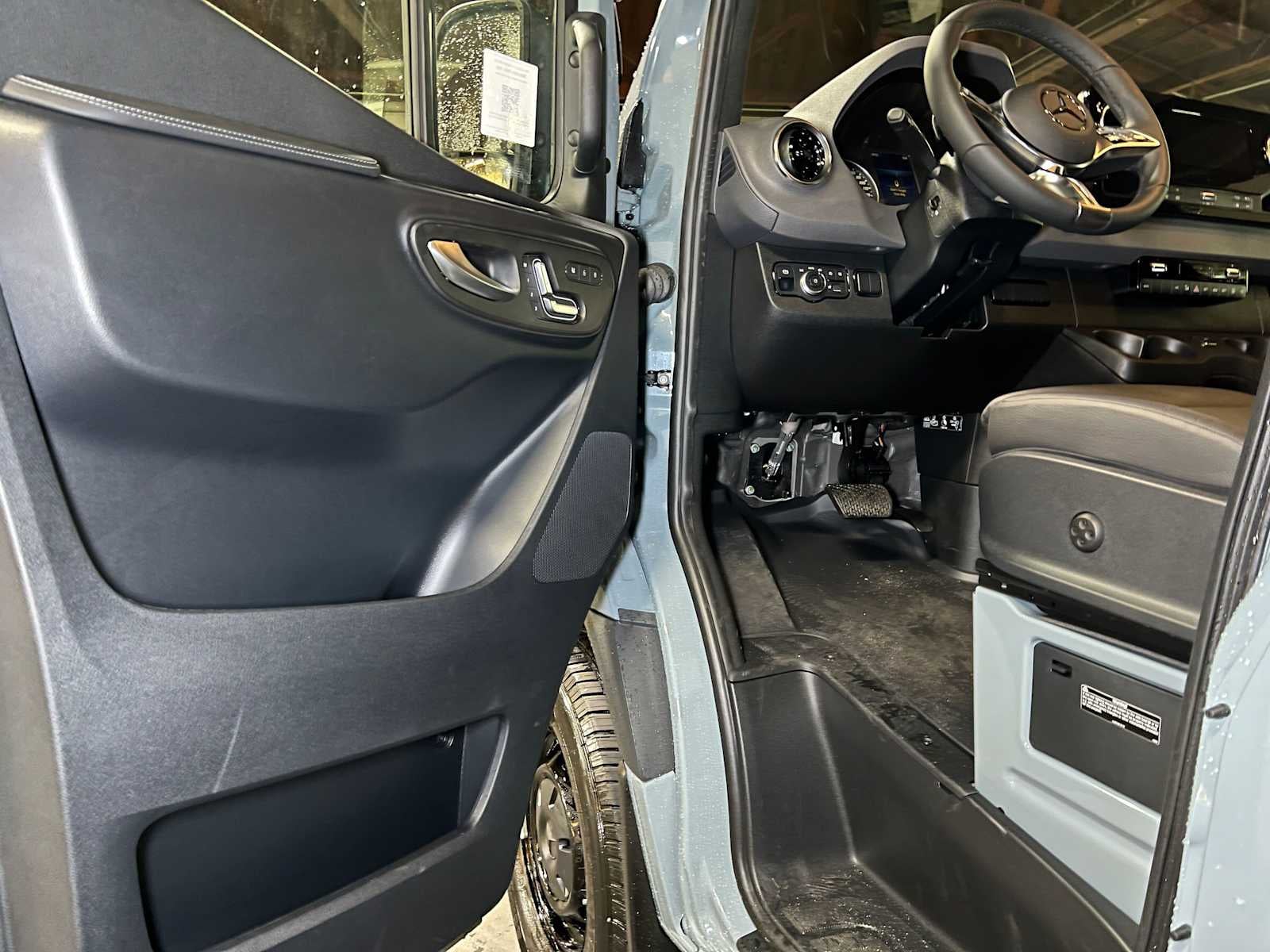 2026 Mercedes-Benz Sprinter Passenger Van 2500 Standard Roof I4 Diesel HO 144 AWD