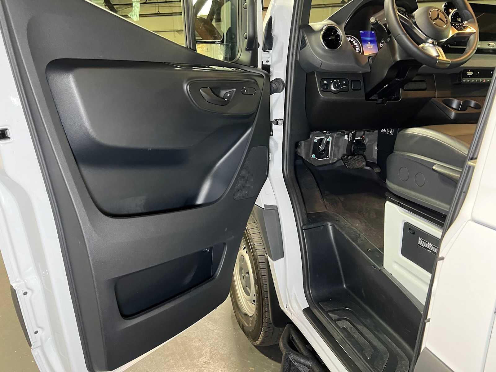 2025 Mercedes-Benz Sprinter Passenger Van 2500 Standard Roof I4 Diesel HO 144 AWD