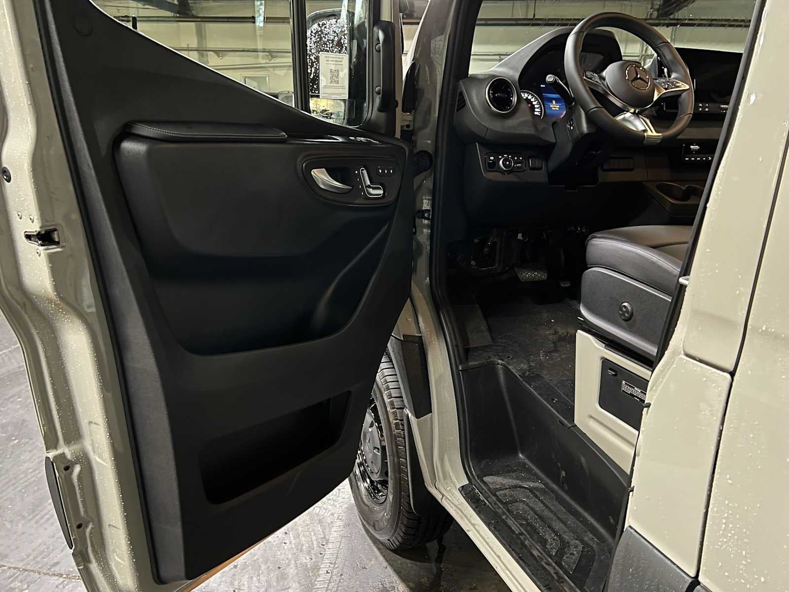 2026 Mercedes-Benz Sprinter Passenger Van 2500 Standard Roof I4 Diesel HO 144 AWD