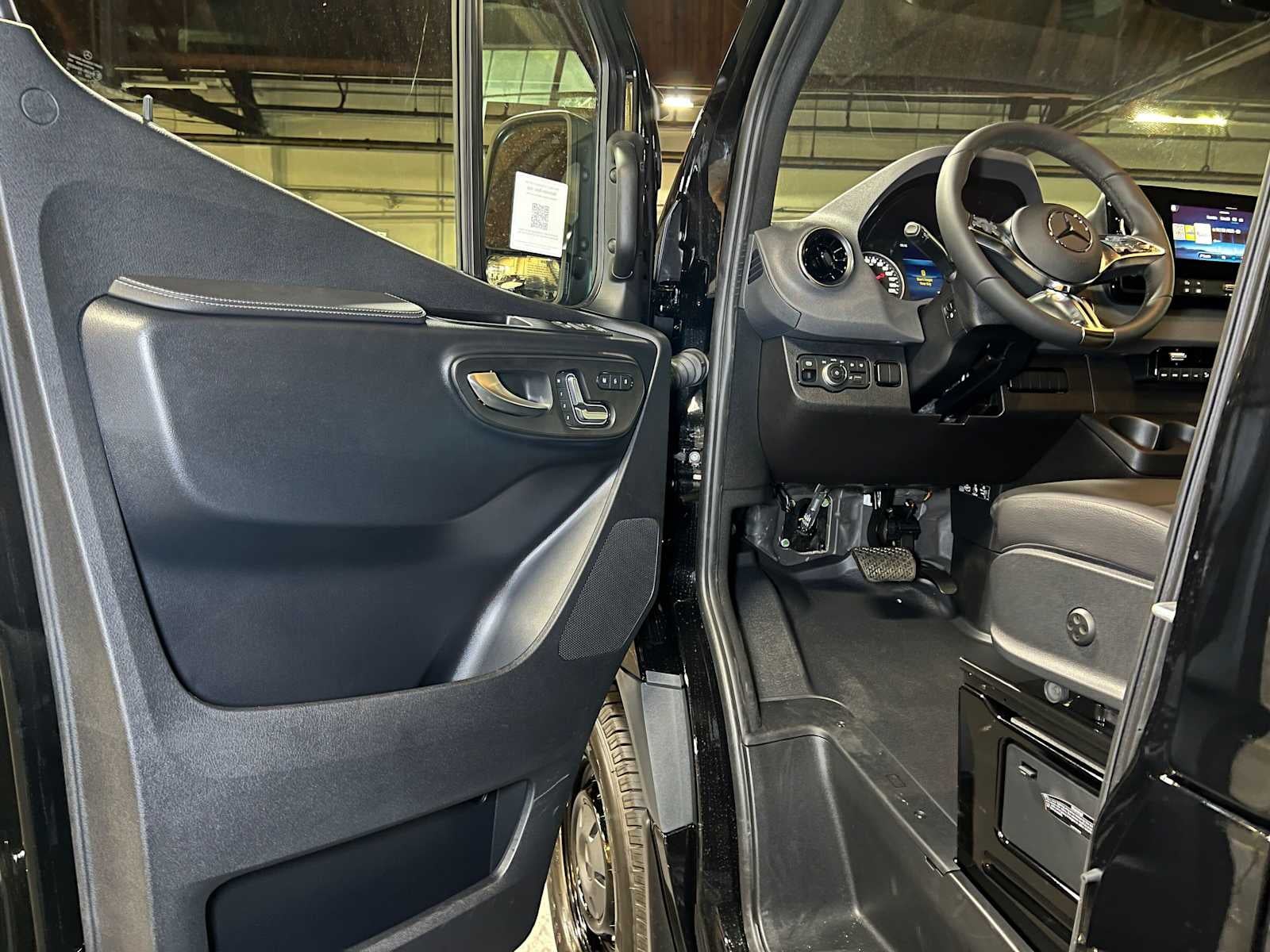 2026 Mercedes-Benz Sprinter Passenger Van 2500 Standard Roof I4 Diesel HO 144 AWD