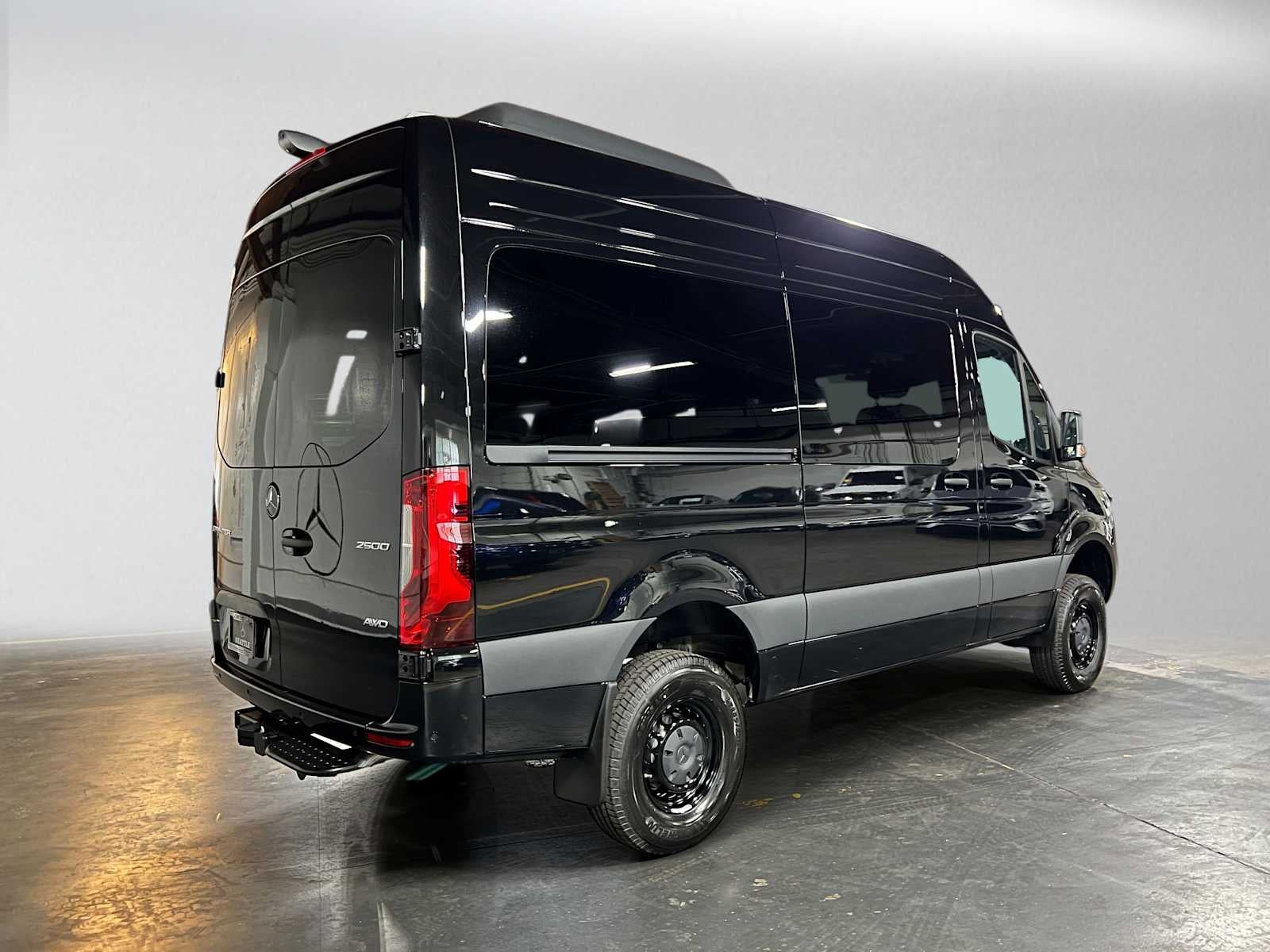 2026 Mercedes-Benz Sprinter Passenger Van 2500 Standard Roof I4 Diesel HO 144 AWD