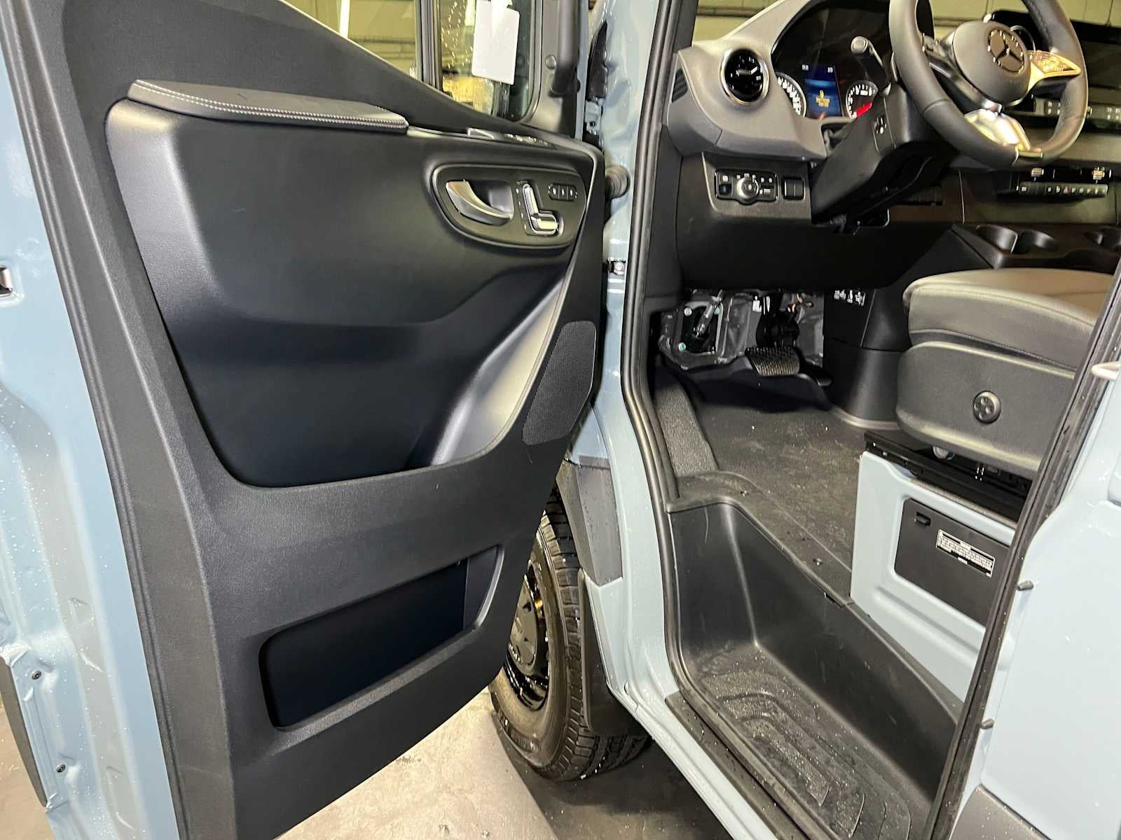 2026 Mercedes-Benz Sprinter Passenger Van 2500 Standard Roof I4 Diesel HO 144 AWD