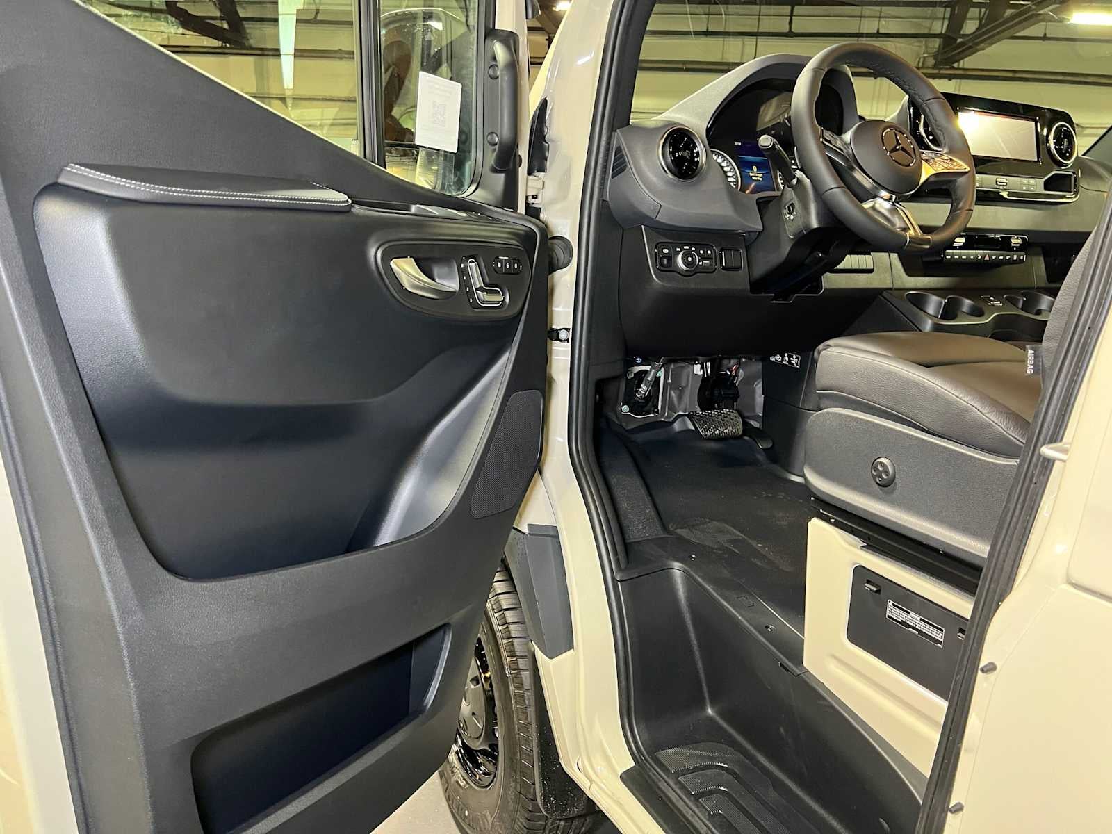 2026 Mercedes-Benz Sprinter Passenger Van 2500 Standard Roof I4 Diesel HO 144 AWD