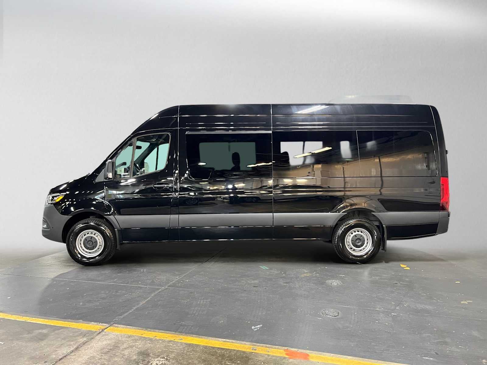 2026 Mercedes-Benz Sprinter Passenger Van 2500 High Roof I4 Diesel HO 170 RWD