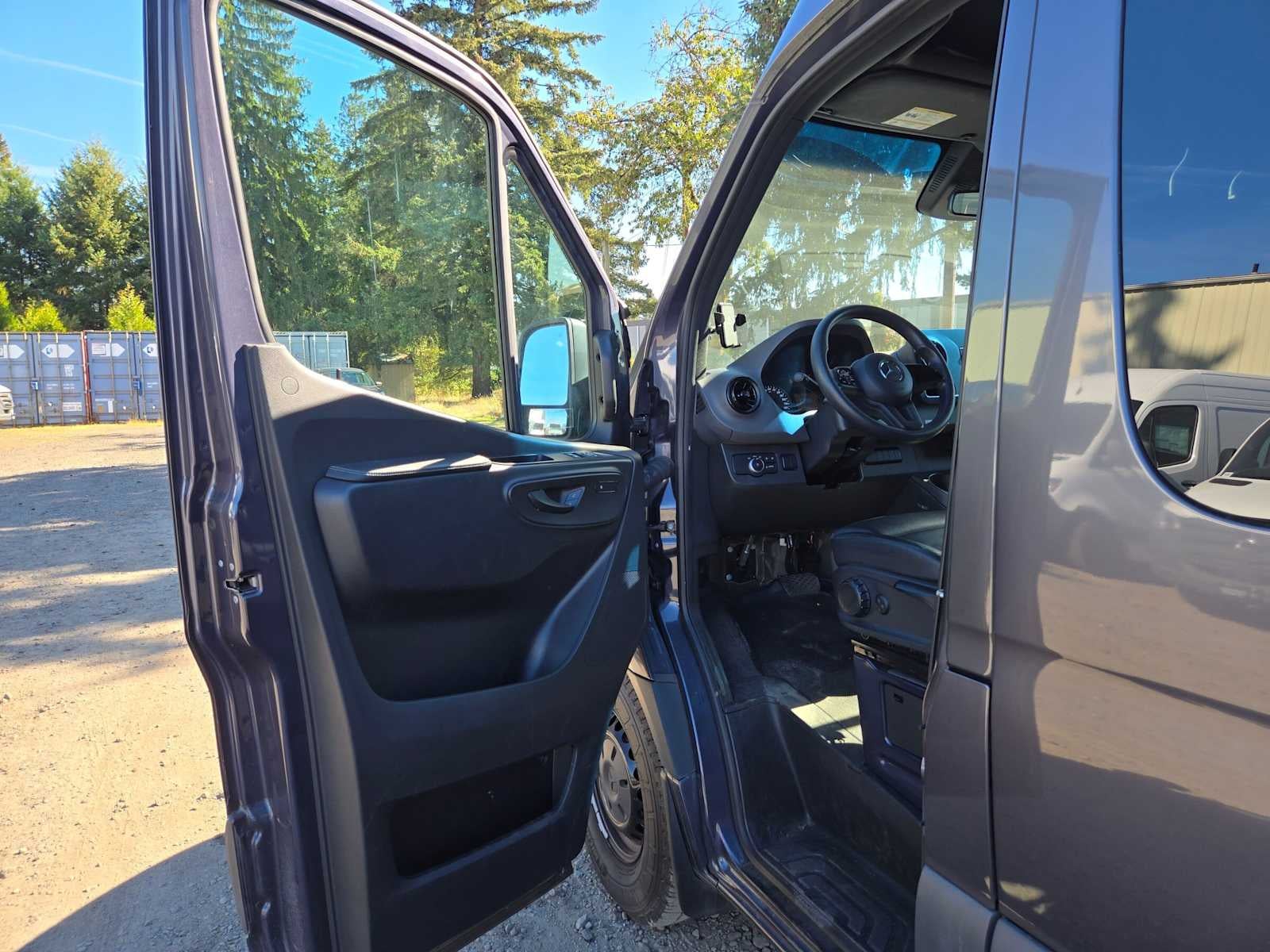 2021 Mercedes-Benz Sprinter Crew Van 2500 Standard Roof I4 144 RWD