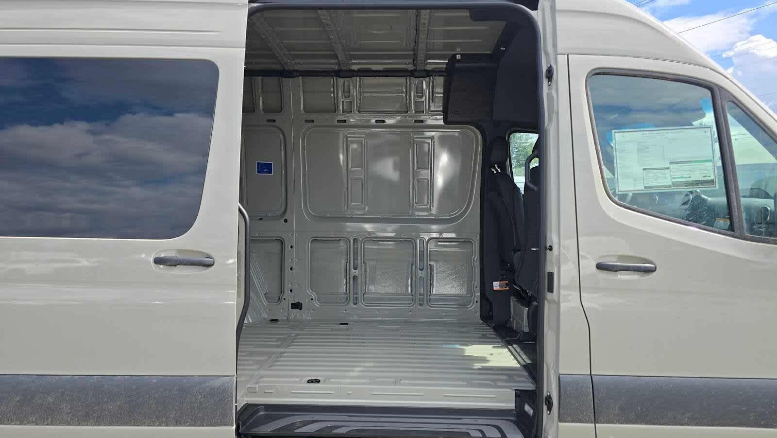 2026 Mercedes-Benz Sprinter 2500 Standard Roof I4 Diesel HO 144 AWD