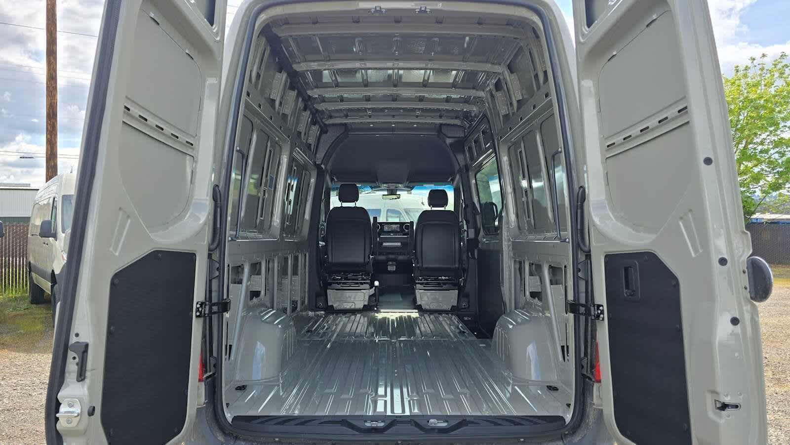 2026 Mercedes-Benz Sprinter 2500 Standard Roof I4 Diesel HO 144 AWD