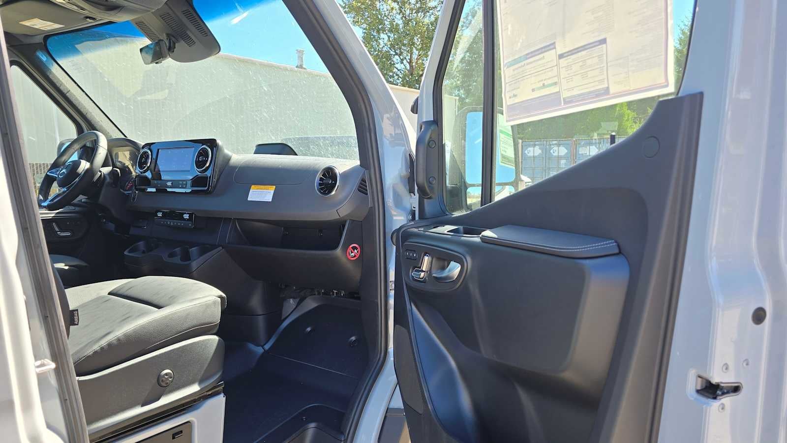 2026 Mercedes-Benz Sprinter 2500 Standard Roof I4 Diesel HO 144 AWD