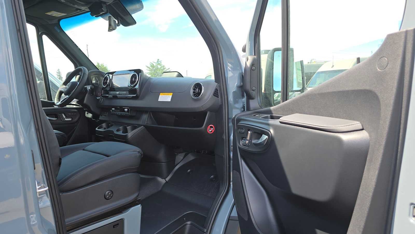 2026 Mercedes-Benz Sprinter 2500 Standard Roof I4 Diesel HO 144 AWD