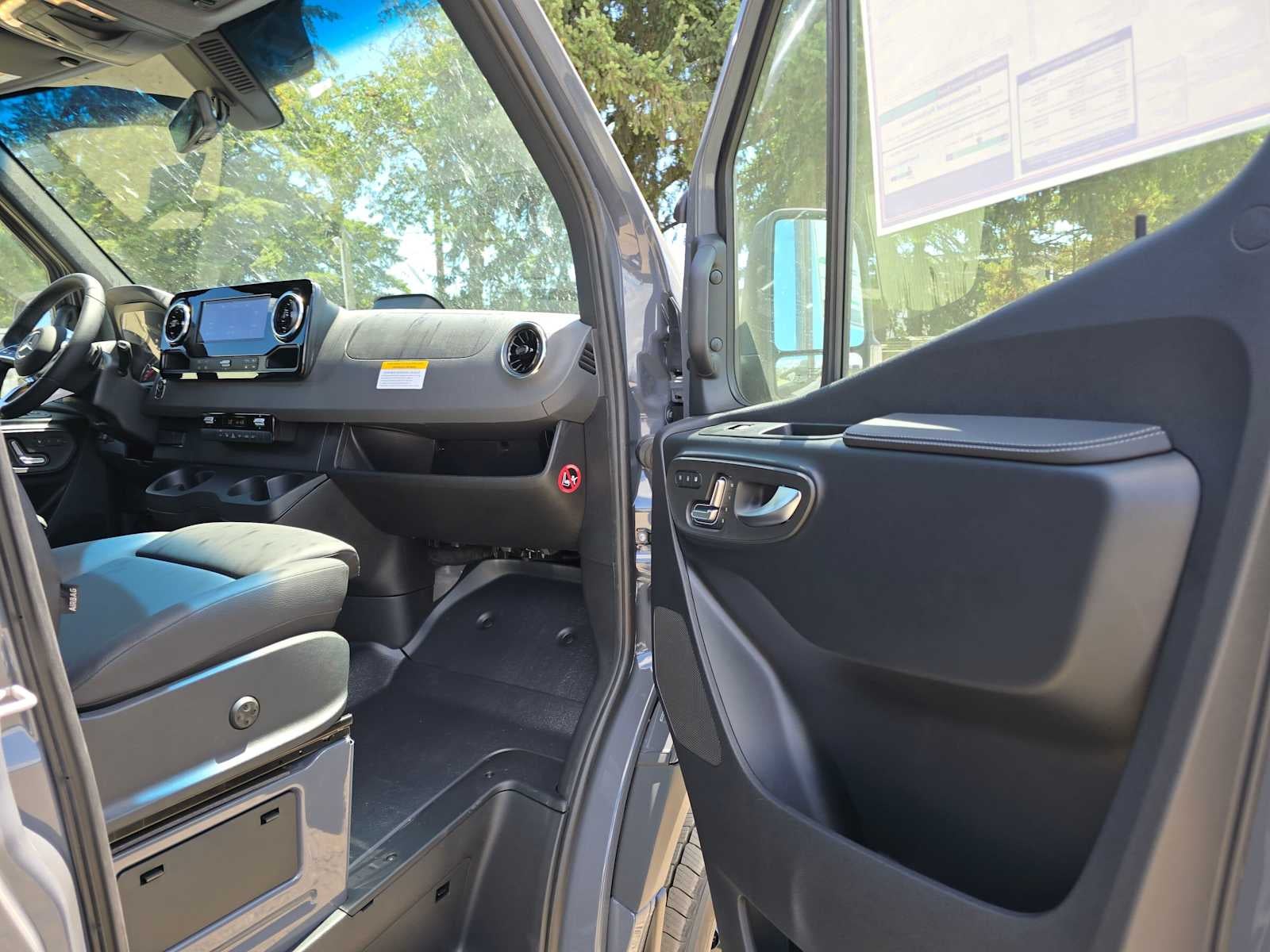 2026 Mercedes-Benz Sprinter 2500 Standard Roof I4 Diesel HO 144 AWD