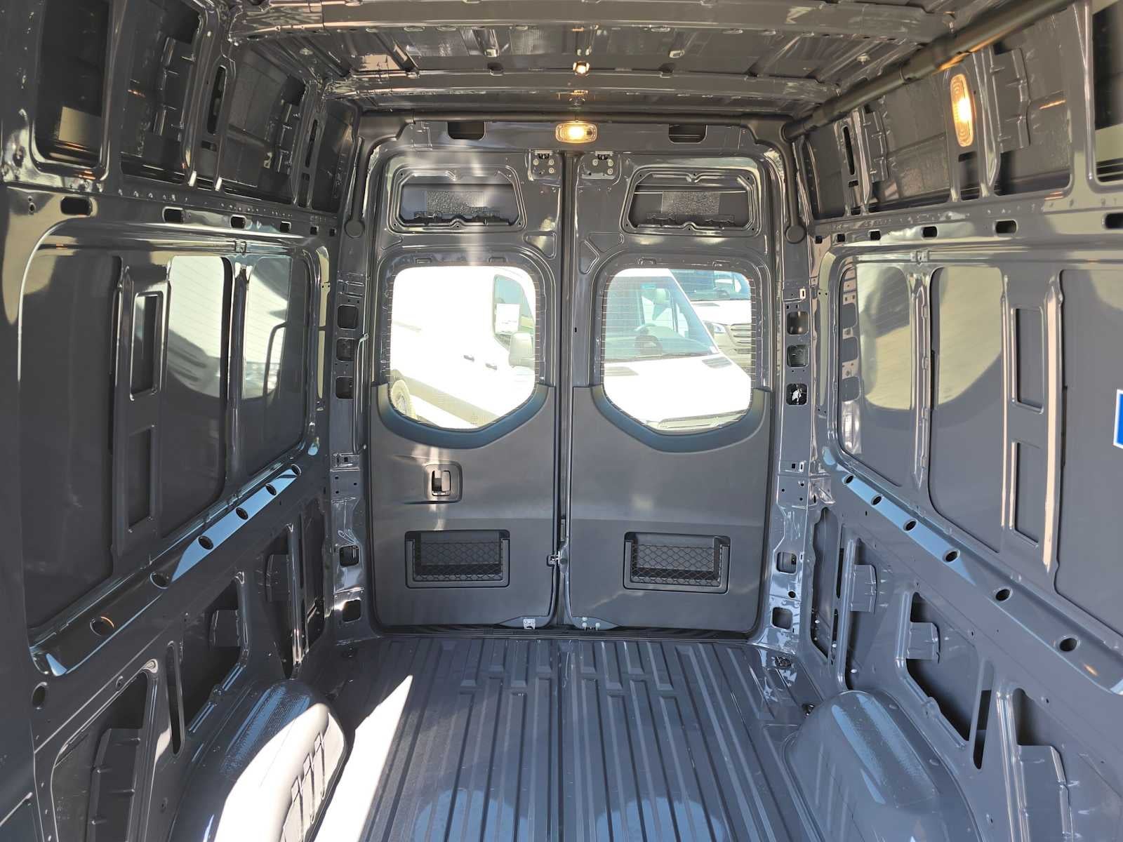 2026 Mercedes-Benz Sprinter Crew 2500 Standard Roof I4 Diesel HO 144 AWD