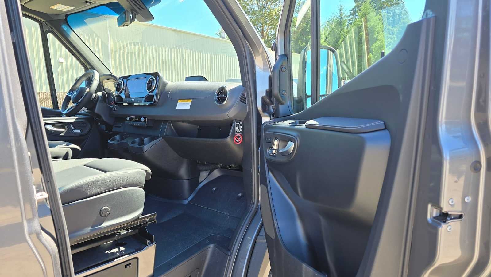 2026 Mercedes-Benz Sprinter 2500 Standard Roof I4 Diesel HO 144 AWD