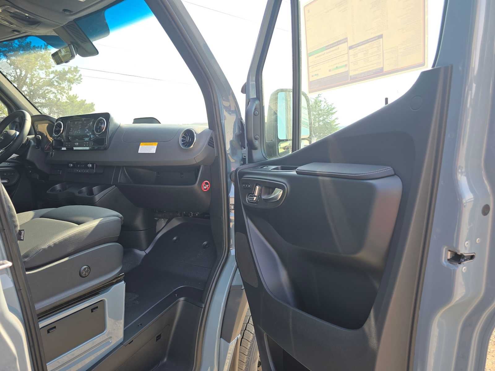 2026 Mercedes-Benz Sprinter 2500 Standard Roof I4 Diesel HO 144 AWD