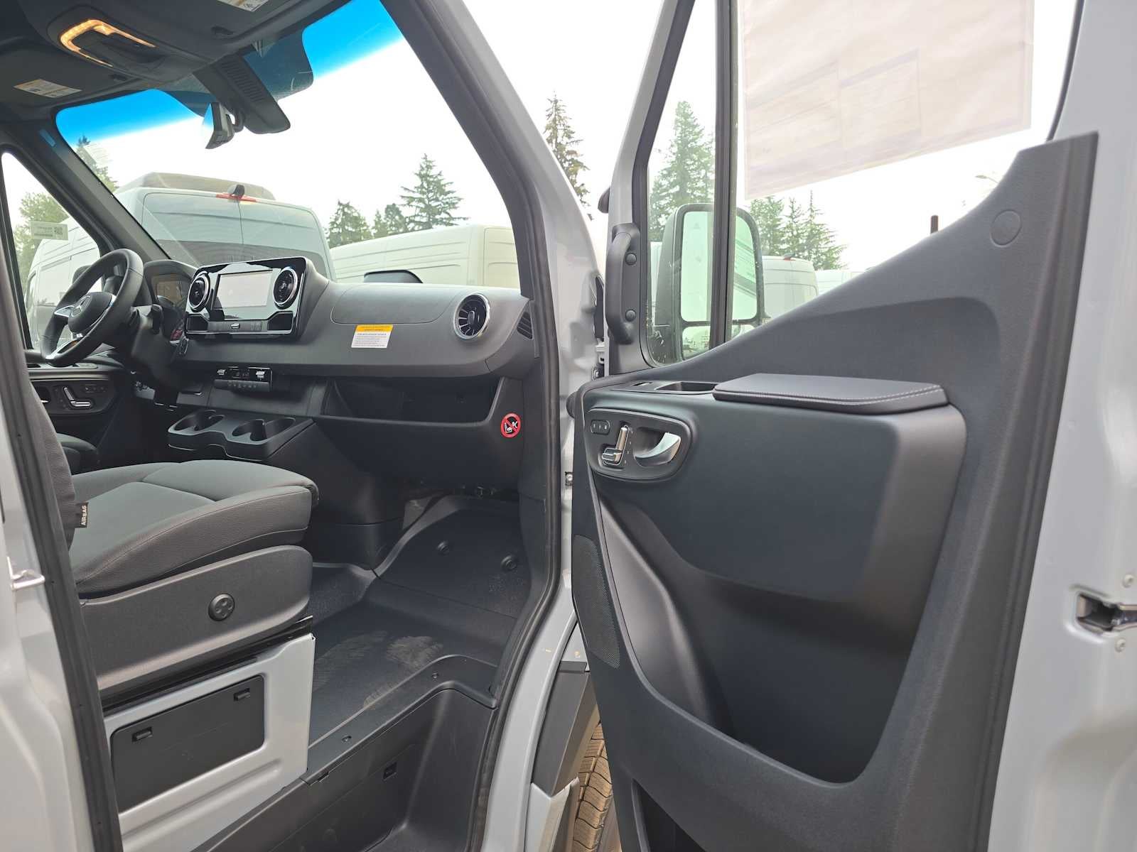 2026 Mercedes-Benz Sprinter 2500 Standard Roof I4 Diesel HO 144 AWD