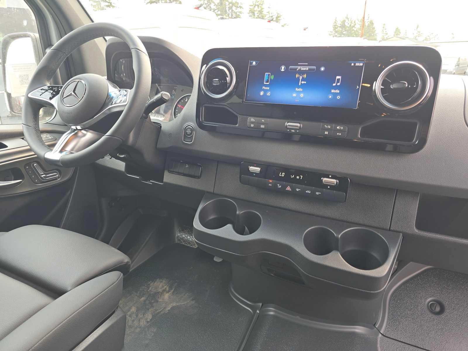 2026 Mercedes-Benz Sprinter 2500 Standard Roof I4 Diesel HO 144 AWD