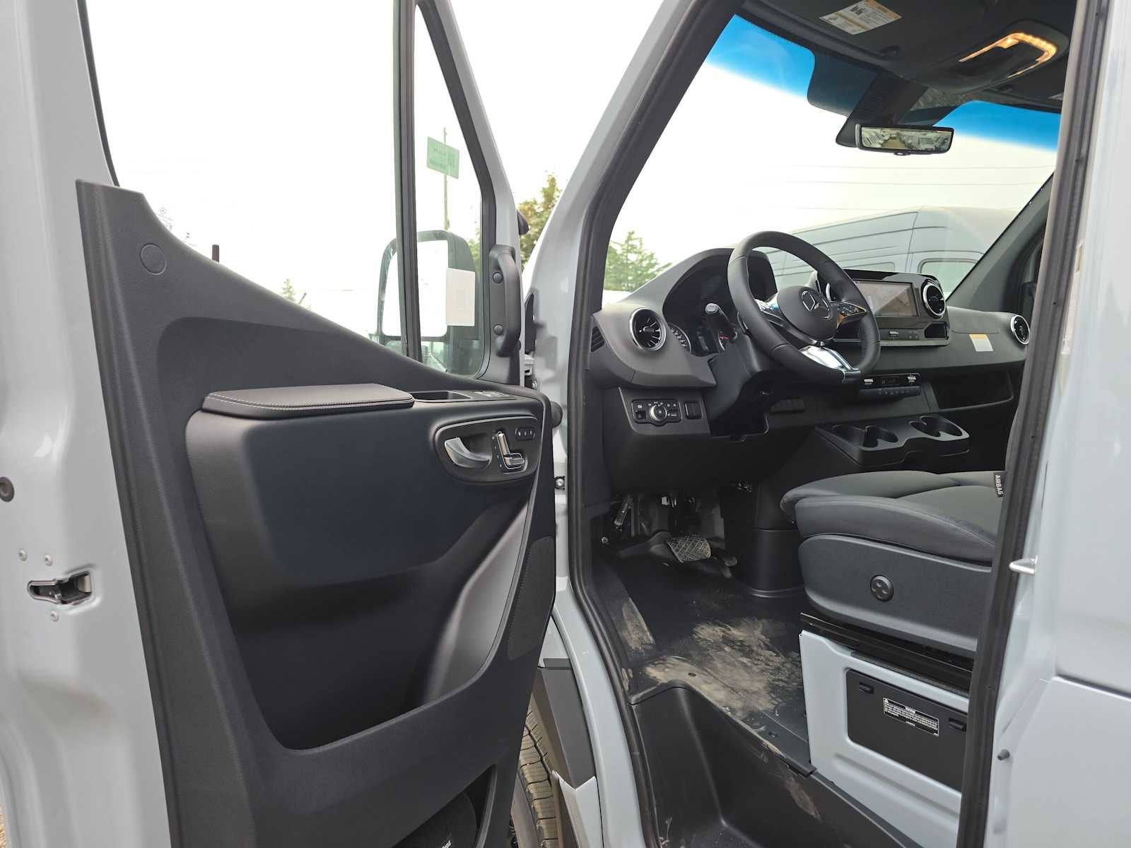 2026 Mercedes-Benz Sprinter 2500 Standard Roof I4 Diesel HO 144 AWD