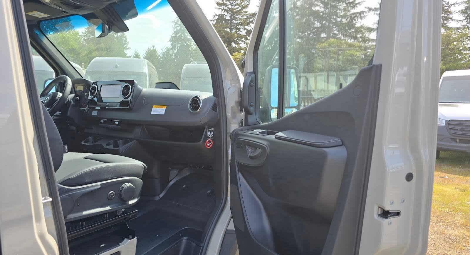 2026 Mercedes-Benz Sprinter 2500 Standard Roof I4 Diesel HO 144 AWD