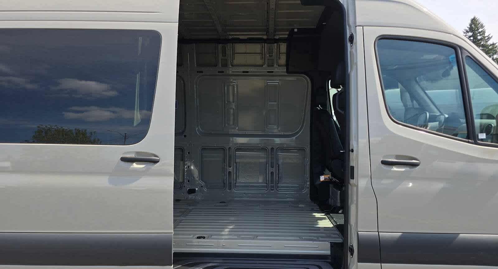 2026 Mercedes-Benz Sprinter 2500 Standard Roof I4 Diesel HO 144 AWD