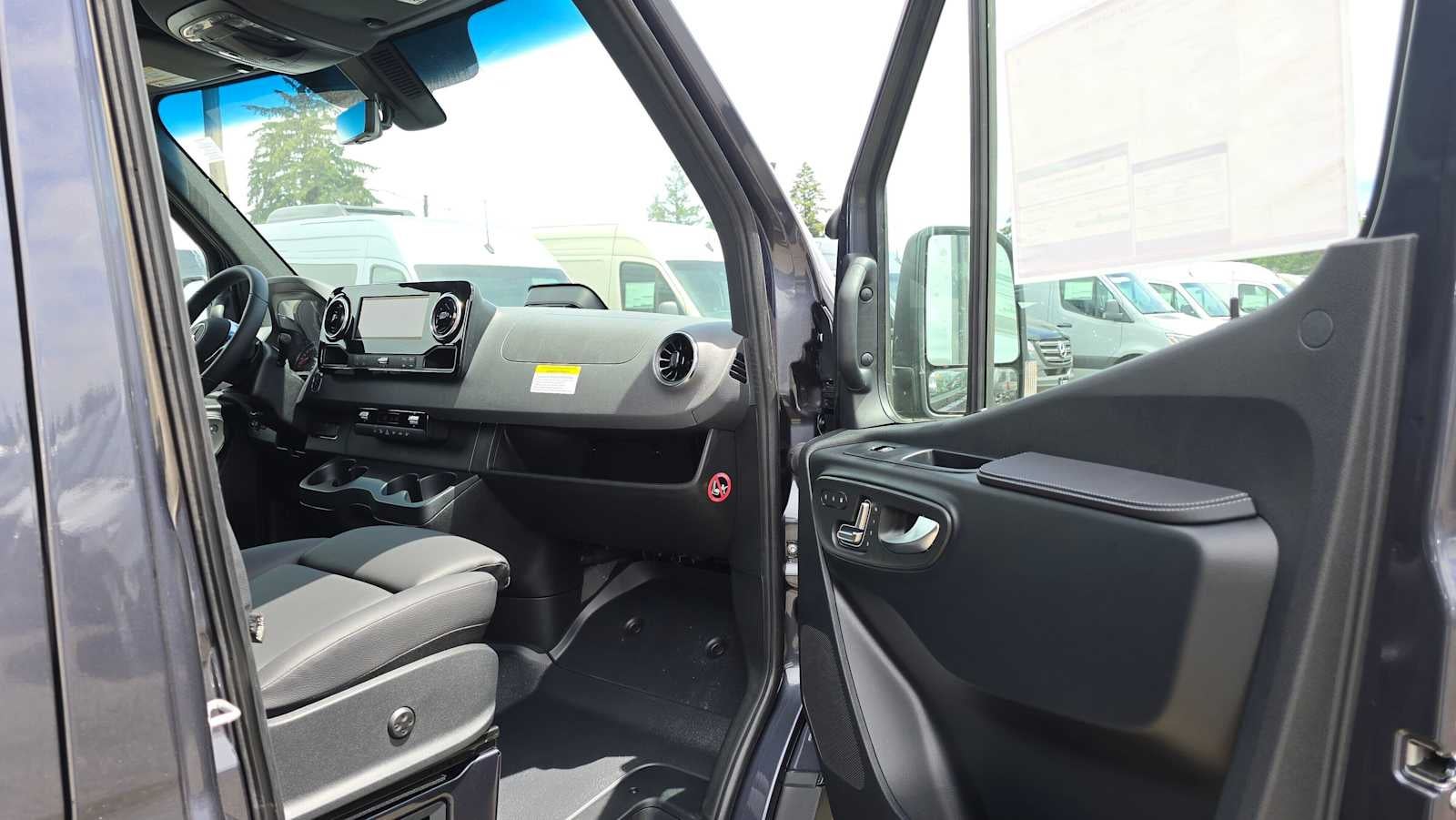 2026 Mercedes-Benz Sprinter 2500 Standard Roof I4 Diesel HO 144 AWD
