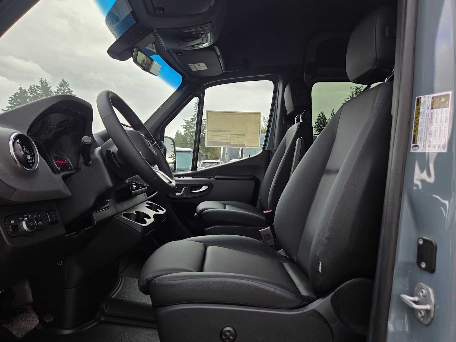 2026 Mercedes-Benz Sprinter Crew 2500 Standard Roof I4 Diesel HO 144 AWD