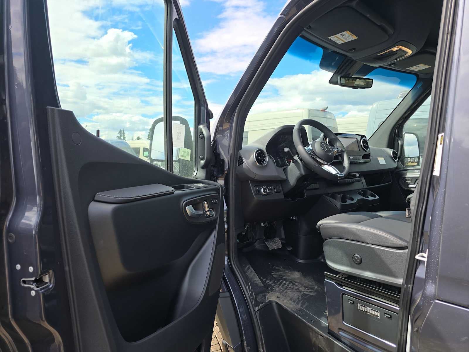 2026 Mercedes-Benz Sprinter 2500 Standard Roof I4 Diesel HO 144 AWD