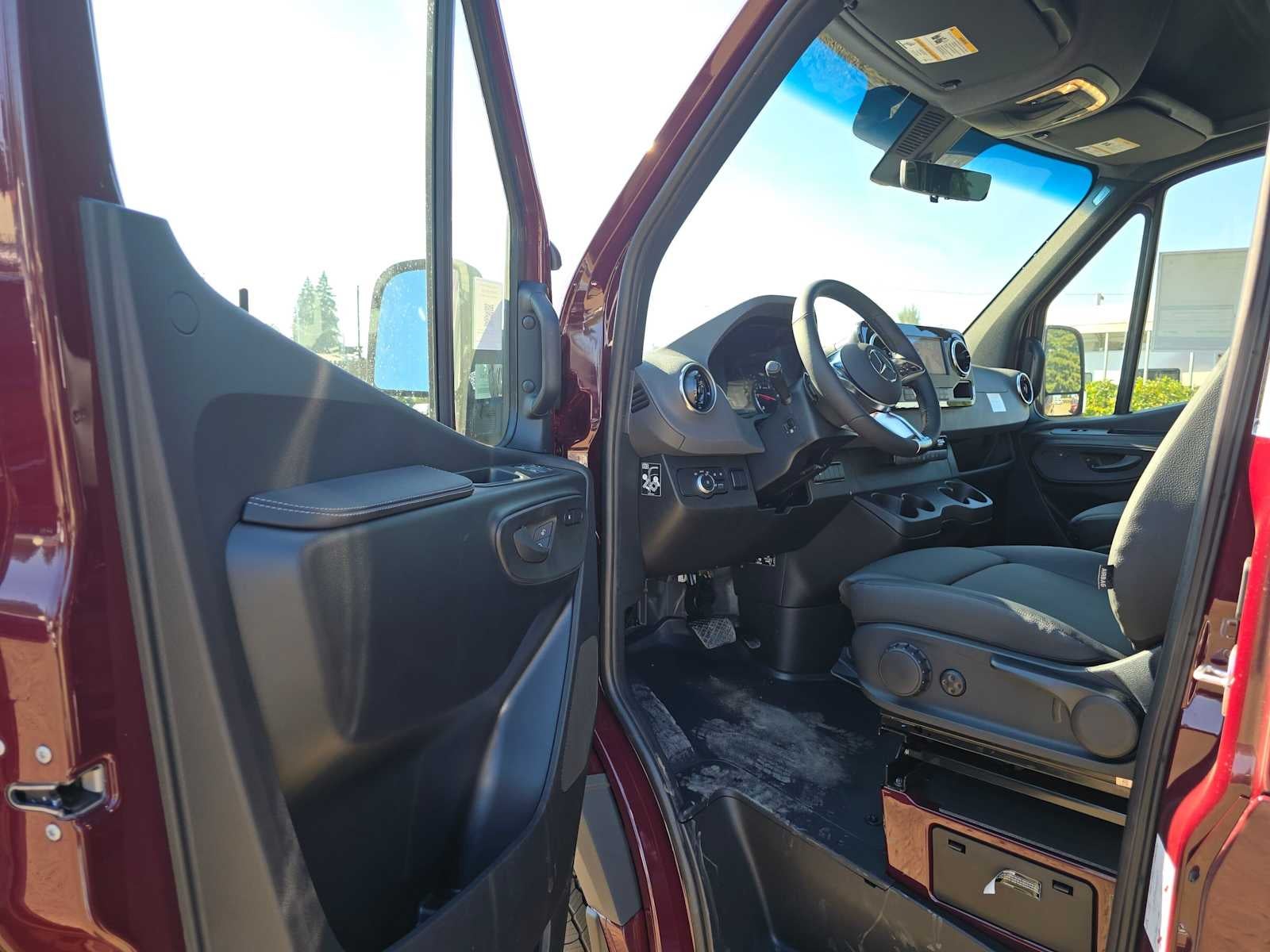2026 Mercedes-Benz Sprinter 2500 Standard Roof I4 Diesel HO 144 AWD