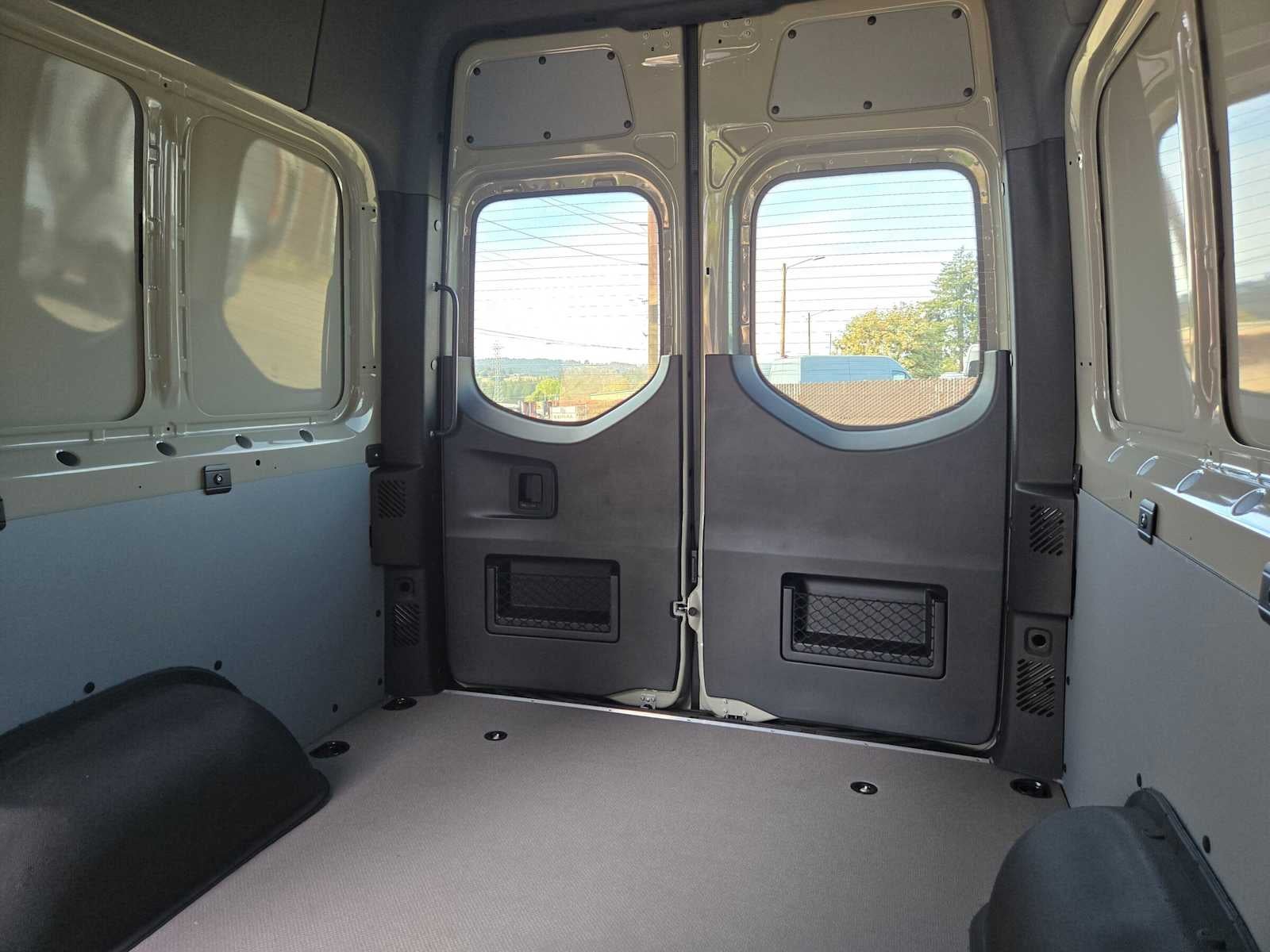 2026 Mercedes-Benz Sprinter Crew 2500 Standard Roof I4 Diesel HO 144 AWD