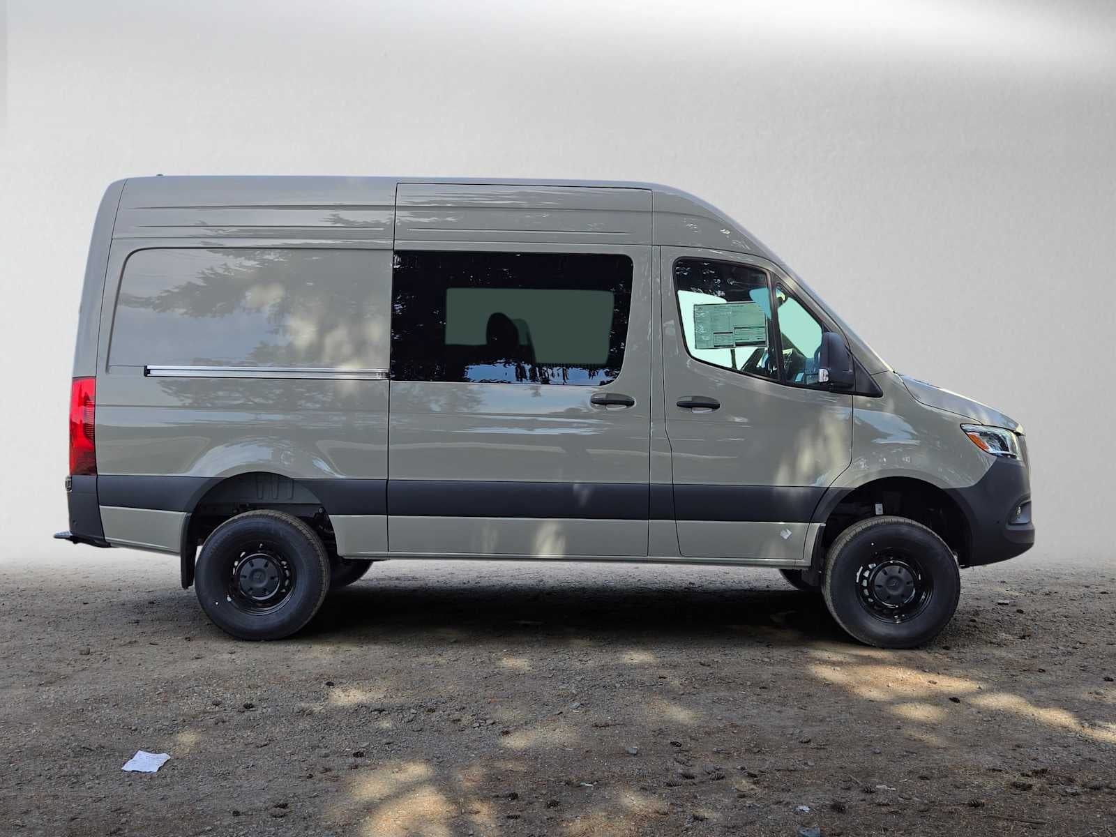 2026 Mercedes-Benz Sprinter Crew 2500 Standard Roof I4 Diesel HO 144 AWD