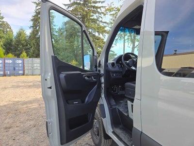 2026 Mercedes-Benz Sprinter Crew 2500 Standard Roof I4 Diesel HO 144 AWD