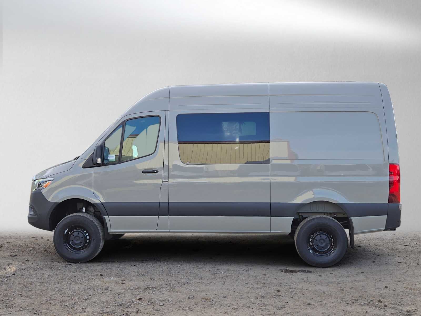2026 Mercedes-Benz Sprinter Crew 2500 Standard Roof I4 Diesel HO 144 AWD