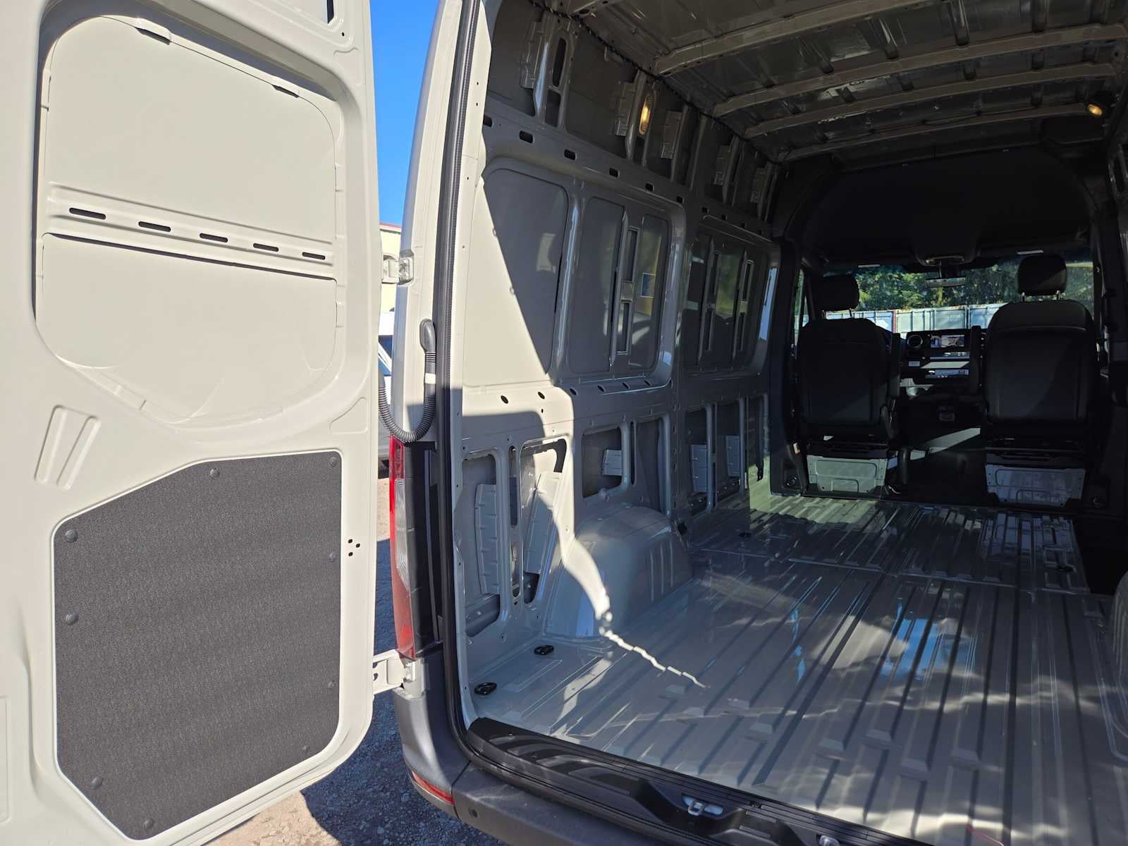 2026 Mercedes-Benz Sprinter Cargo 2500 Standard Roof I4 Diesel HO 144 AWD
