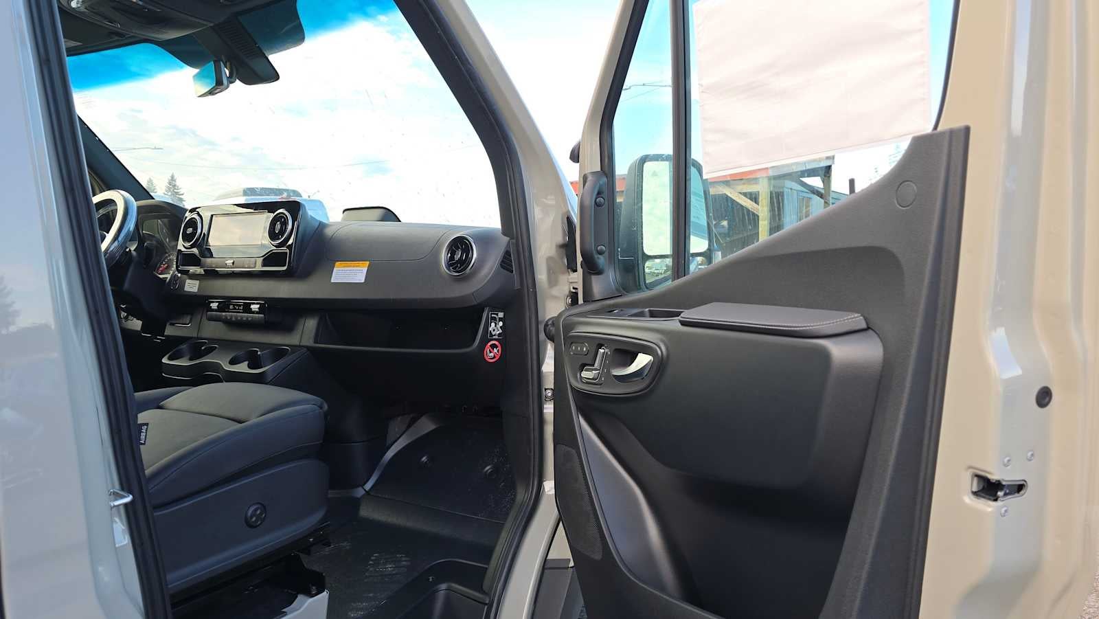 2026 Mercedes-Benz Sprinter 2500 Standard Roof I4 Diesel HO 144" AWD