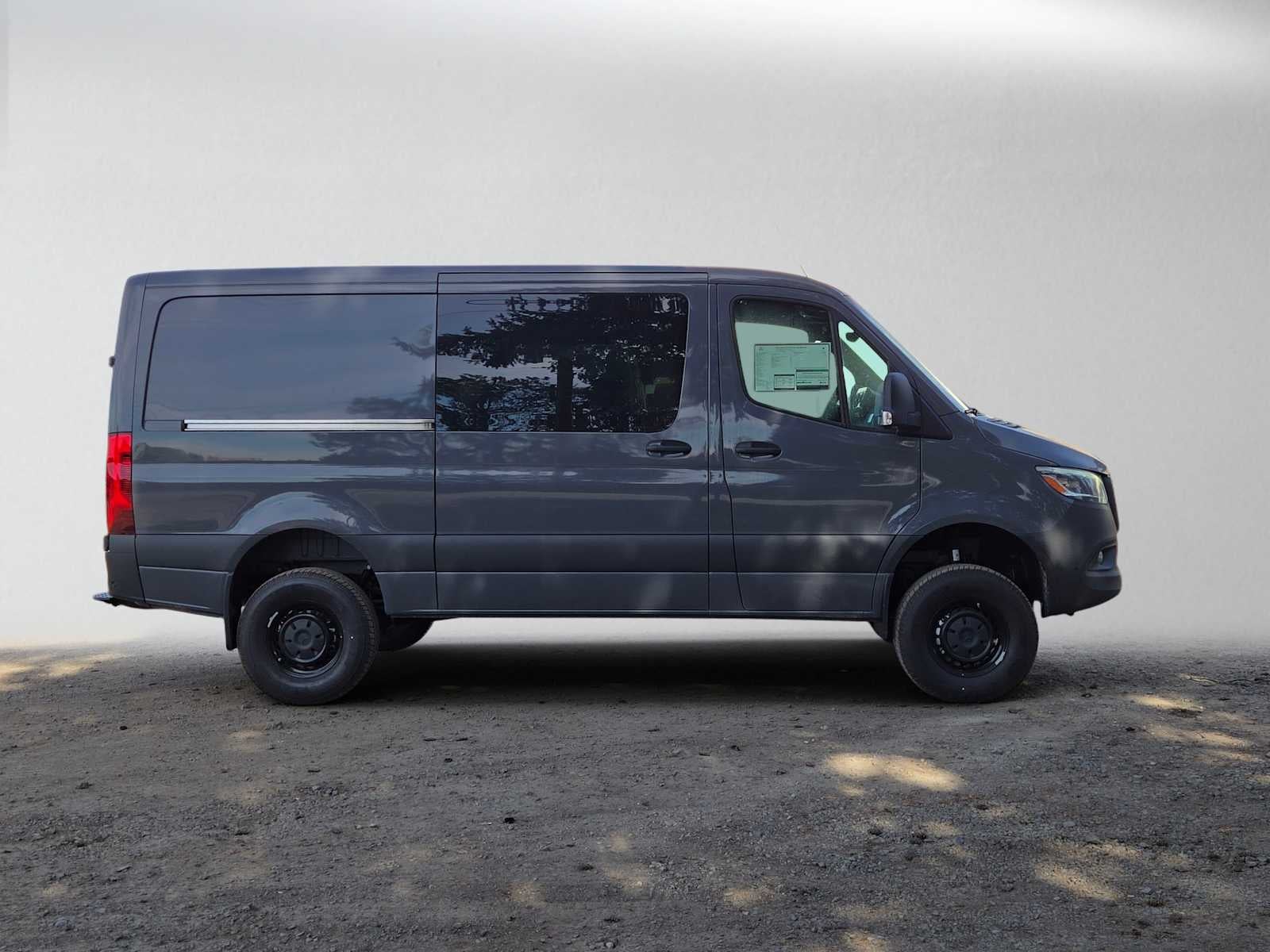 2026 Mercedes-Benz Sprinter Crew 2500 Standard Roof I4 Diesel HO 144 AWD