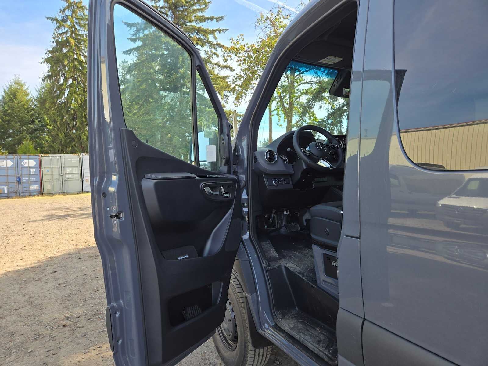 2026 Mercedes-Benz Sprinter Crew 2500 Standard Roof I4 Diesel HO 144 AWD