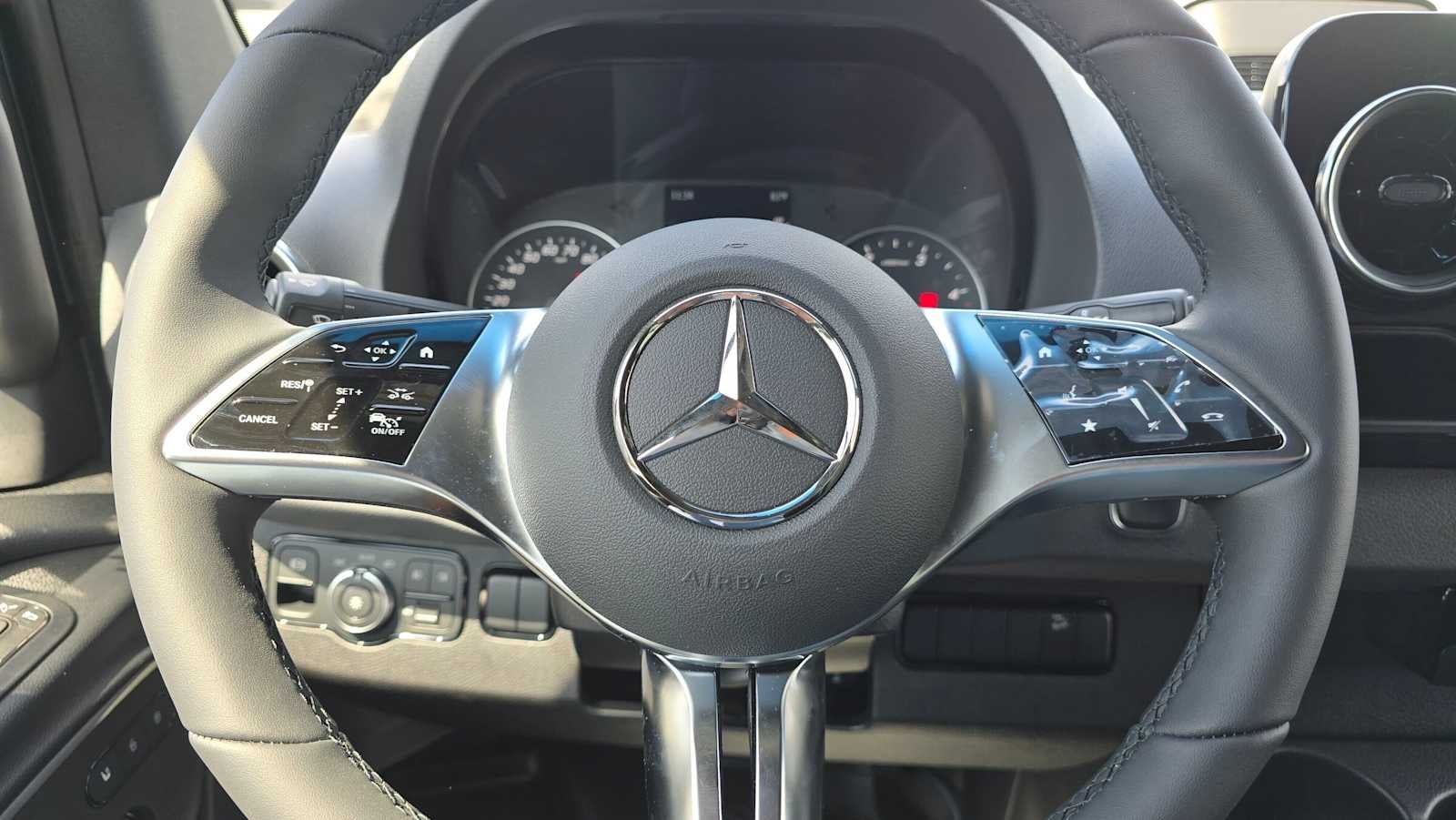 2026 Mercedes-Benz Sprinter Crew 2500 Standard Roof I4 Diesel HO 144 AWD