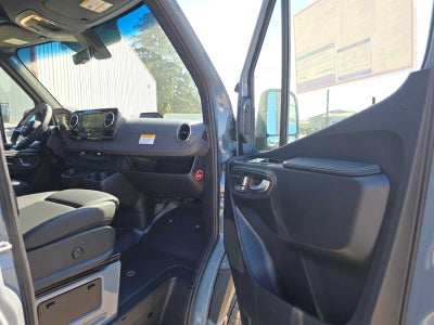 2026 Mercedes-Benz Sprinter Crew 2500 Standard Roof I4 Diesel HO 144 AWD