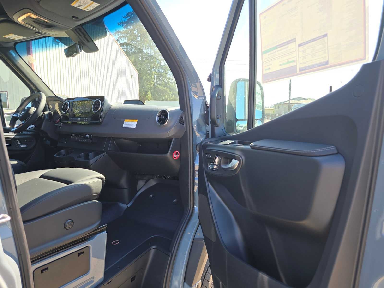 2026 Mercedes-Benz Sprinter Crew 2500 Standard Roof I4 Diesel HO 144 AWD